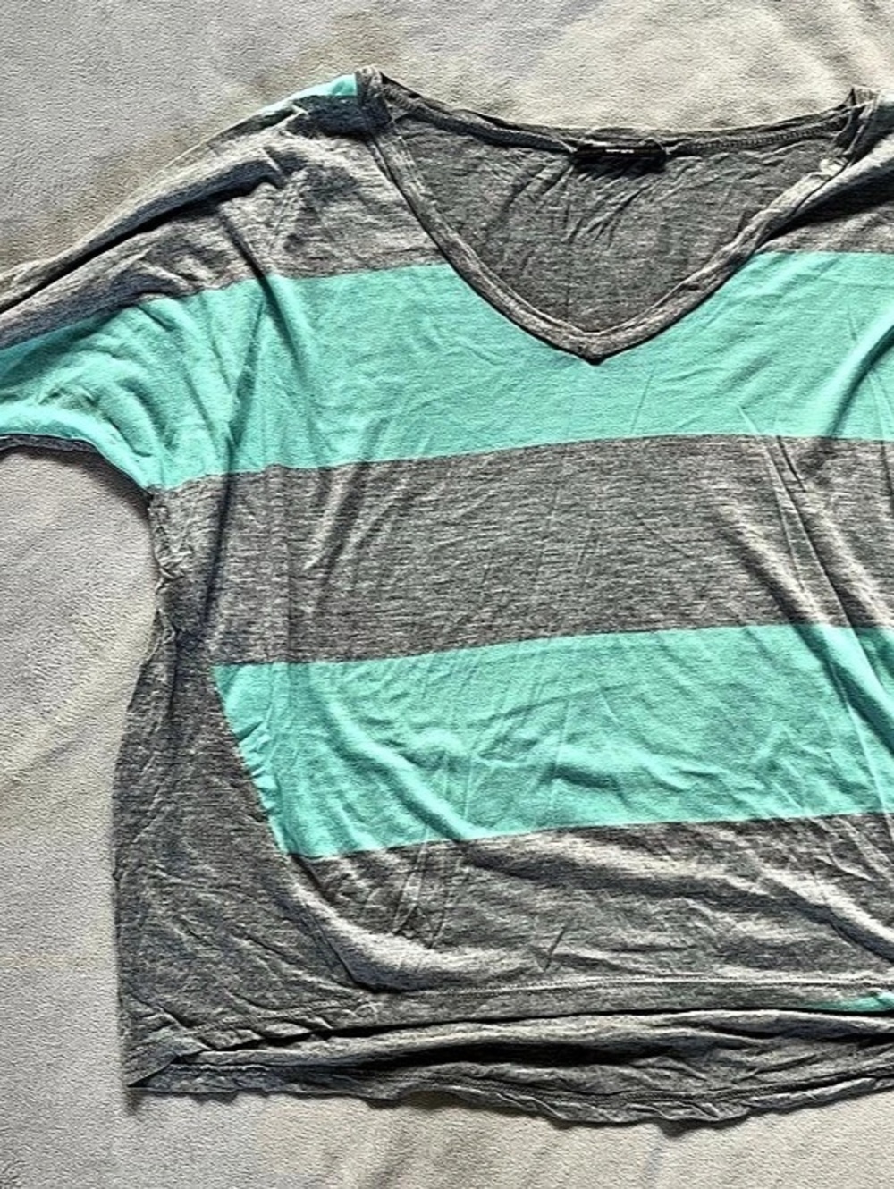 Soprano Color Block V-Neck Top in Gray & Turquoise